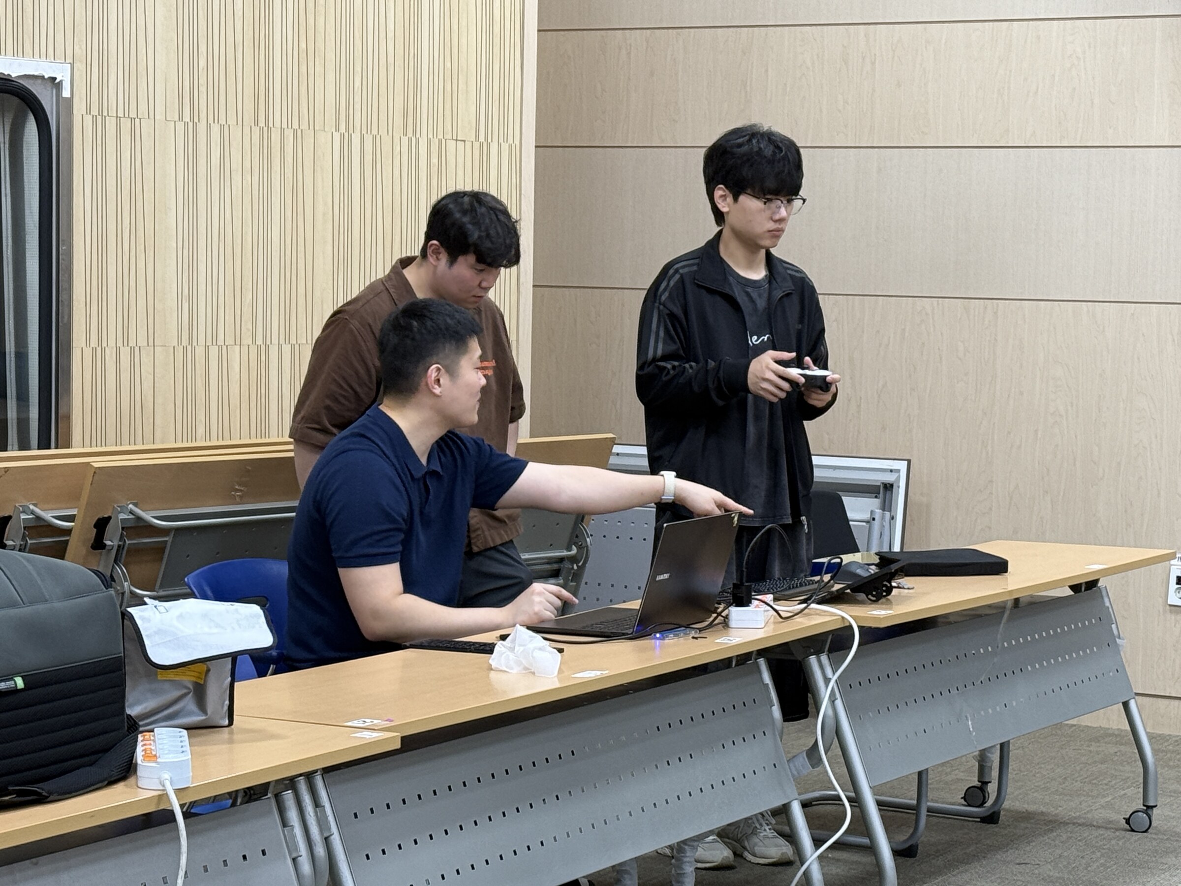 Mentoring participants at a workstation